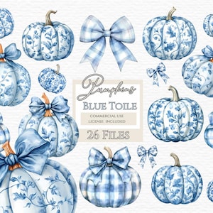 Op de afbeelding: Een set van 26 digitale illustraties van blauwe en witte pompoenen met verschillende patronen, waaronder toile en ruit. De tekst "Pumpkins Blue Toile Commercial Use License Included 26 Files" wordt weergegeven op een witte achtergrond.