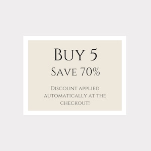 K&ouml;nnte beinhalten: Ein beigefarbenes Rechteck mit schwarzem Text, der "BUY 5 SAVE 70%" lautet. Unter dem Text steht "DISCOUNT APPLIED AUTOMATICALLY AT THE CHECKOUT!"