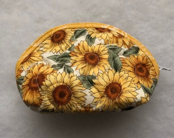 Small Quilted Purse - sunflower white background