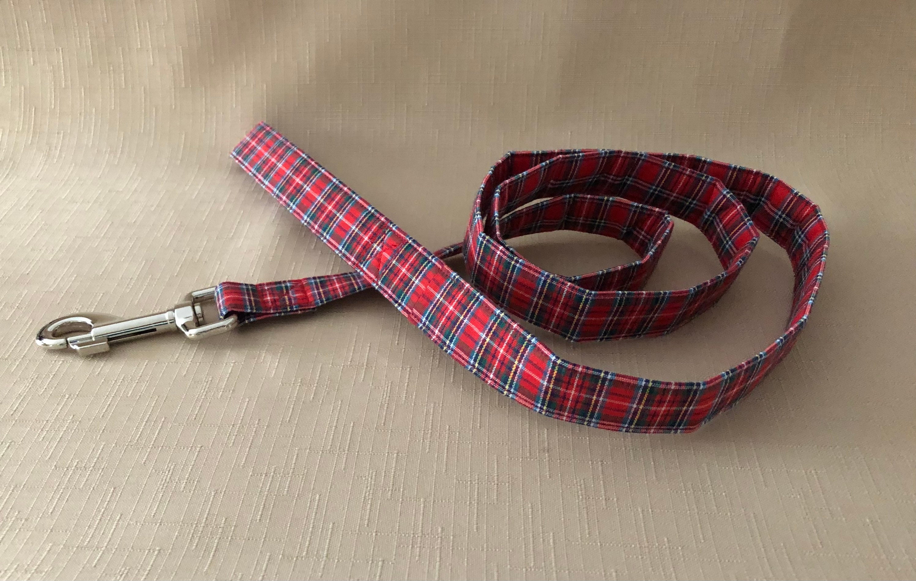 UrbanPup Hundehalsband & Leine Set – Schottenkaro Rot, Mit Chrom-Details, Leicht & Strapazierfähig