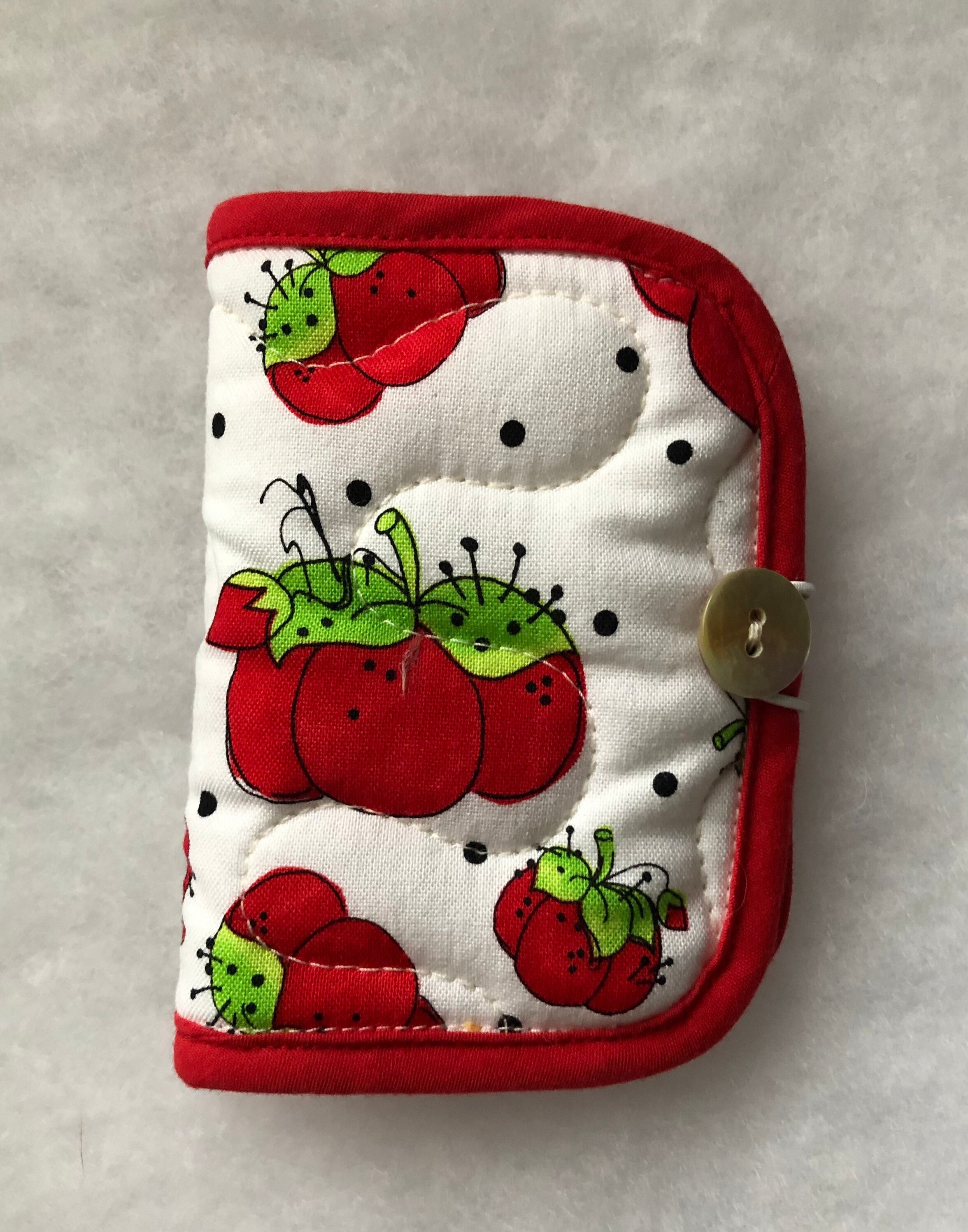 A1 RED GREEN TOMATO STRAWBERRY SEWING PIN CUSHION 2 x 1.5 in