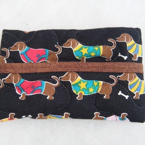 Tissue Holder Quilted - Dachshunds with sweaters