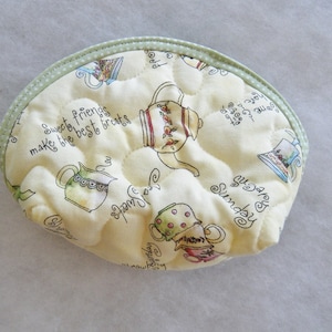 Small Quilted Purse - Tea pots and cups