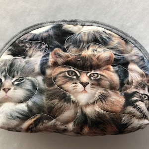 Monedero pequeño acolchado - Gatos en gris y tostado