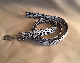 White dog bones on black - Dog Leash