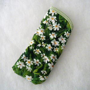 Quilted Eyeglass/sunglass case - white dasies on green