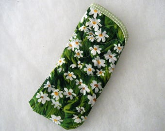 Quilted Eyeglass/sunglass case - white dasies on green