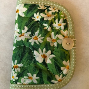Quilted needle book case organizer - daisies on green background