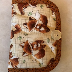 Quilted needle book case organizer - Foxes