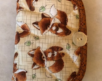 Quilted needle book case organizer - Foxes