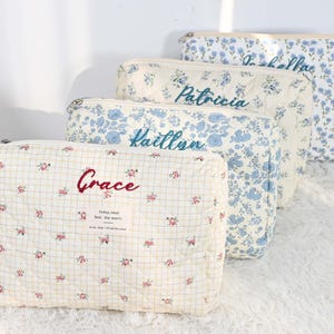 Make-uptasje met geborduurde bloem, gepersonaliseerde katoenen make-uptas