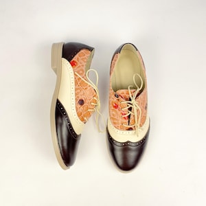 Handmade Two-Tone Oxford Shoes – Women’s Lace-Up Brogues in Brown, Beige & Peach Patterned Leather, Classic Wingtip Design