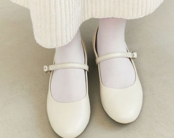 Handmade Beige Leather Round Toe Ballet Flats for Women – Custom Soft Leather Shoes