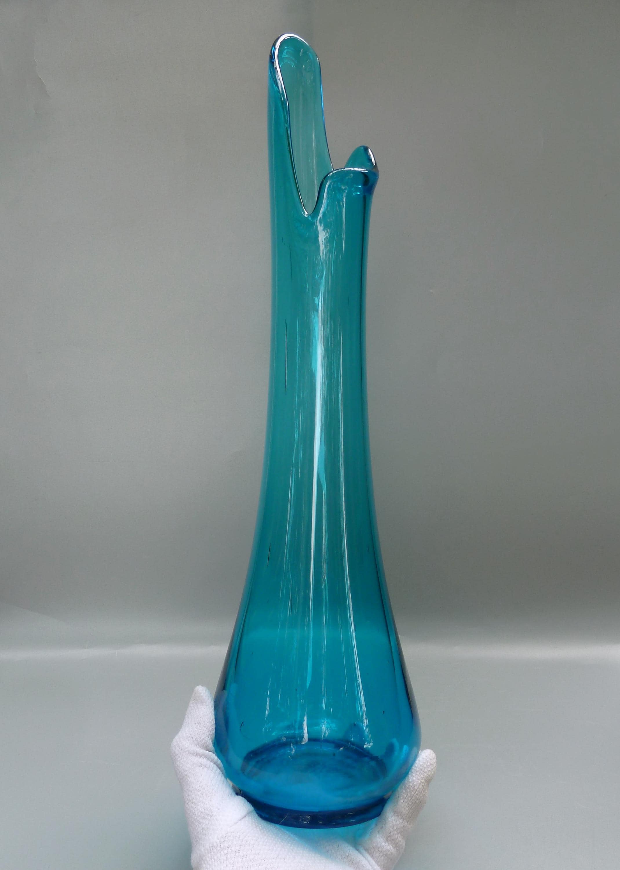 LE Smith Glass Swung Vase,Peacock Blue Three Finger Vase,Midcentury Modern Stretch Vase,LE Smith Smooth Butt Vase, Blue LE Smith Pulled Vase