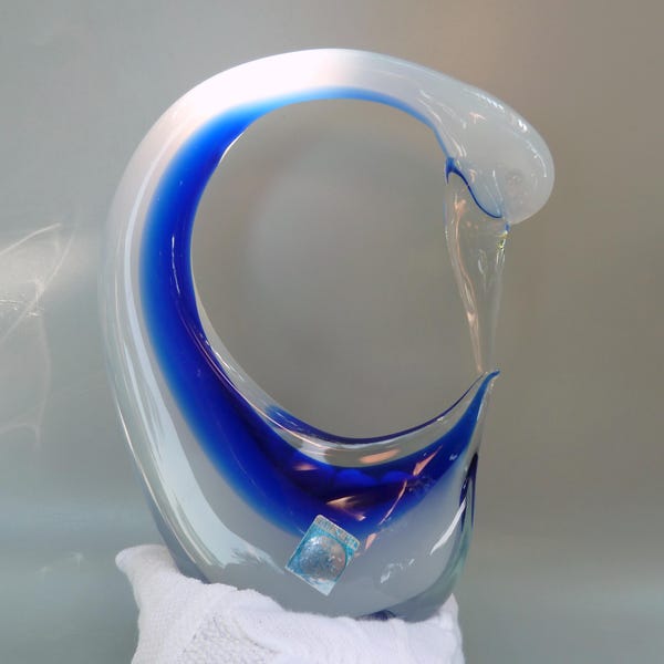Sculpture de cygne en verre de Sommerso de Ferro & Lazzarini (étiquette de coq), figurine d'oiseau en verre bleu de Murano et alabastro moderne du milieu du siècle