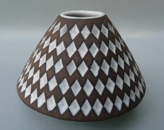 Upsala Ekeby Pepita Vase Model 2170, Ingrid Atterberg Pyramidal Pepita Vase, Swedish Modern Ceramic Vase, Midcentury Modern Diamond Vase