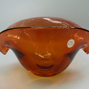 May include: A brown glass bowl with a wavy rim and a sticker that says "Made in Italy Murano".