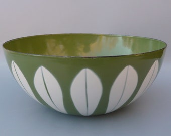 Avocado Green Cathrineholm Bowl, Cathrineholm Green Bowl,Cathrineholm White Lotus Bowl,Midcentury Cathrineholm Enamel Bowl 8", Danish Modern