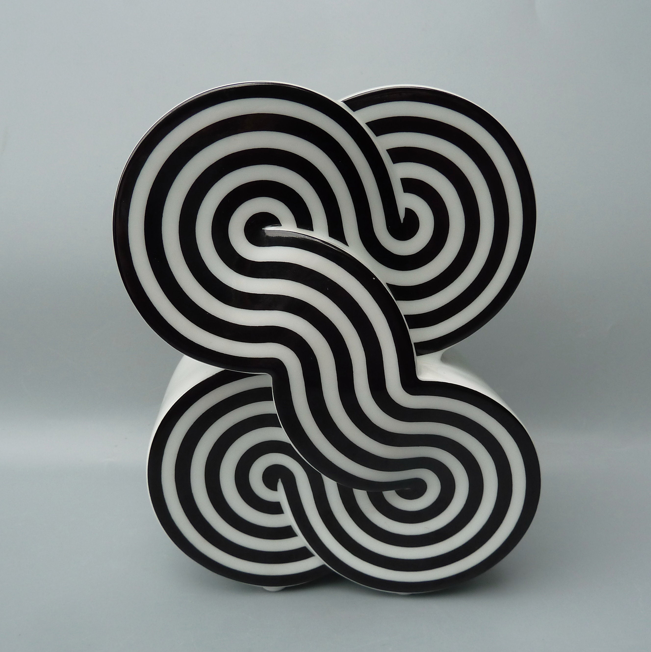 Op Art Spiral Swirl Stock Vector by ©raymondgibbs 105822412