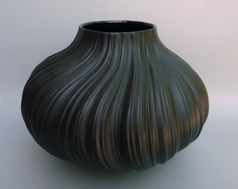 Martin Freyer Plisse Vase Black, Rosenthal Studio Linie Pleated Vase, Modernist Black Porcelain Vase, Modern German Design,Freyer Onion Vase