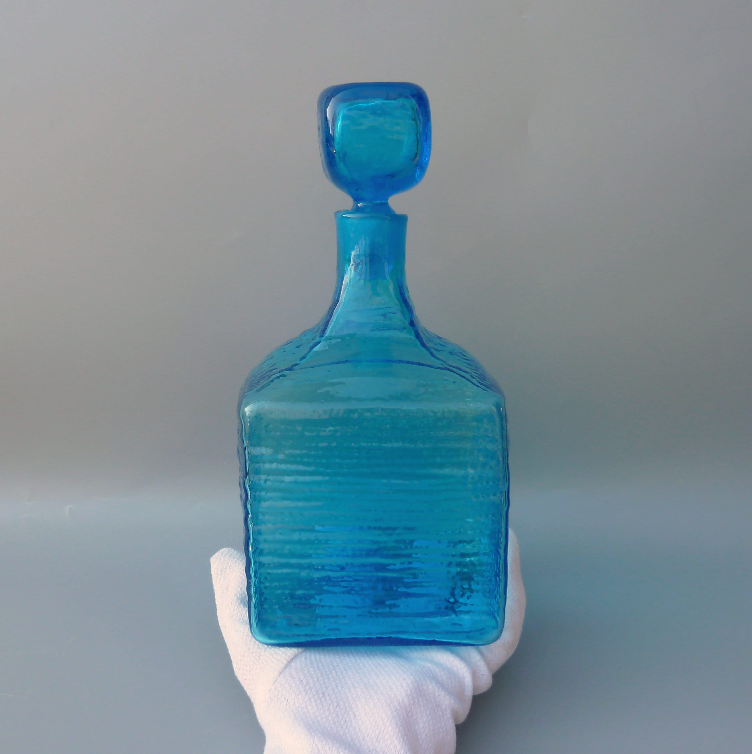 希少なヴィンテージ BLENKO ブレンコガラス 置物 手拭きガラスアメリカ雑貨 Vintage Blenko 49 Blue Crackle Glass Decanter With Stopper