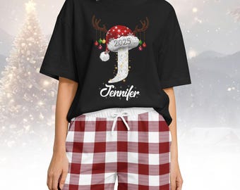 Camiseta y pantalones cortos navideños personalizados, pijamas cortos navideños con nombre personalizado, pijama con monograma de reno, regalo de Navidad 2025 para mujer