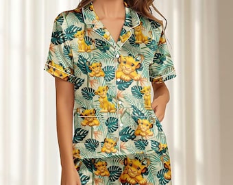 Pijama corto de satén de Simba, pijama de El Rey León para mujer, pijama a juego para el viaje de Disney para niñas, artículos de Magic Kingdom, regalo de Halloween para ella