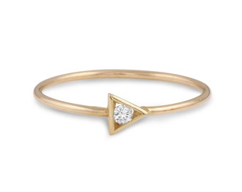 14K diamond triangle strength ring