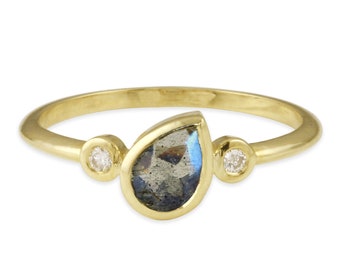 Little Labradorite and Diamond Ring - 14k gold | Fine Collection