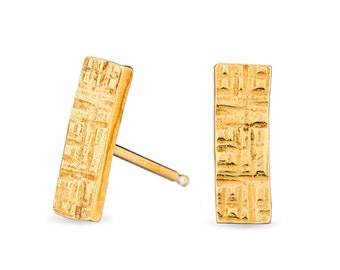 18K gold vermeil hammered rectangle bar stud earrings