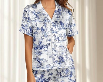 Pferde Satin Pyjamas Short Set, Blau Weiß Land Nachtwäsche, Vintage Toile Passende Frauen Pjs, Elegant Tier Loungewear, Geschenk für Sie