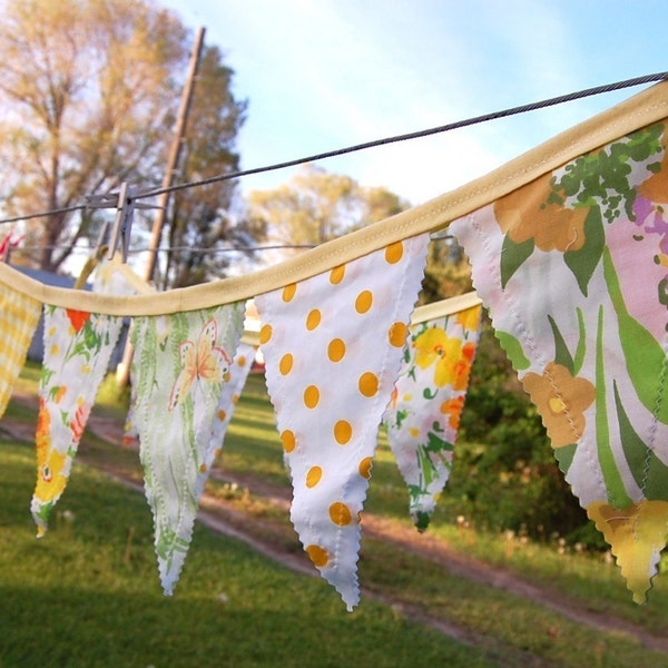 Sunshine Garden Vintage Linens Banner - 15'