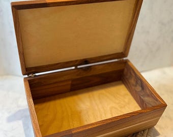Holzbox Geschenk 26x16x9 cm, Fotobox personalisiert, Holzkiste Personalisiert, Holzbox Massivholz, Holzbox mit Wunschgravur