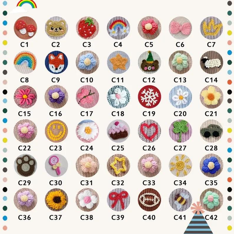 Puede incluir: Una colecci&oacute;n de 42 parches bordados con varios dise&ntilde;os, incluyendo un arco&iacute;ris, flores, animales y alimentos. Cada parche es circular y presenta costuras detalladas en una gama de colores, ideal para personalizar ropa o accesorios.