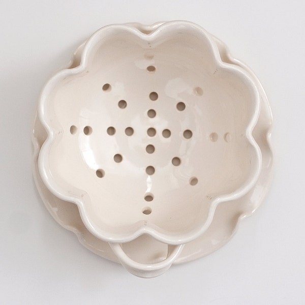 Floral Berry Bowl - Colander - Small - White