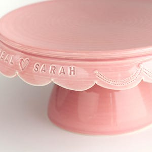 Gepersonaliseerde taartvorm: een vintage-geïnspireerd custom cadeau van aardewerk met gestikte rand - 8" en 10" optie