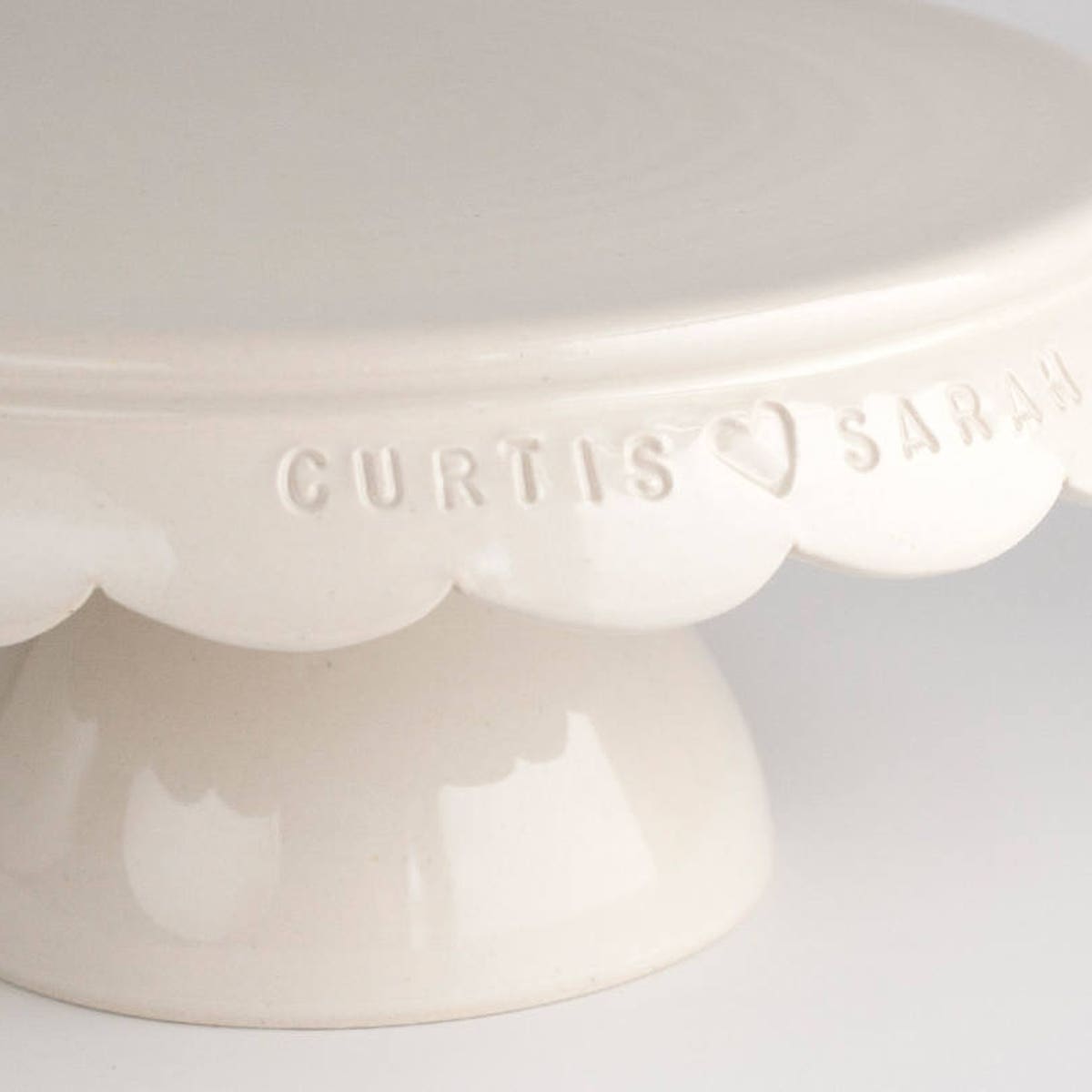 Engraved Cake Stand: A Personalized Gift for Weddings, Engagements, and Anniversaries