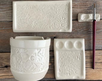 Set de regalo de cerámica monogramada para artistas: paleta, recipiente para mezclar y portapinceles