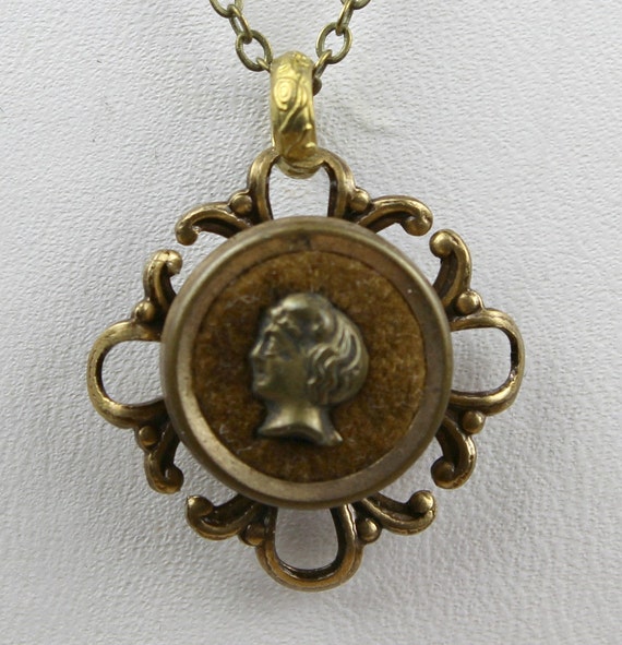 Perfume Button Necklace - Antique Vctorian 1800s O