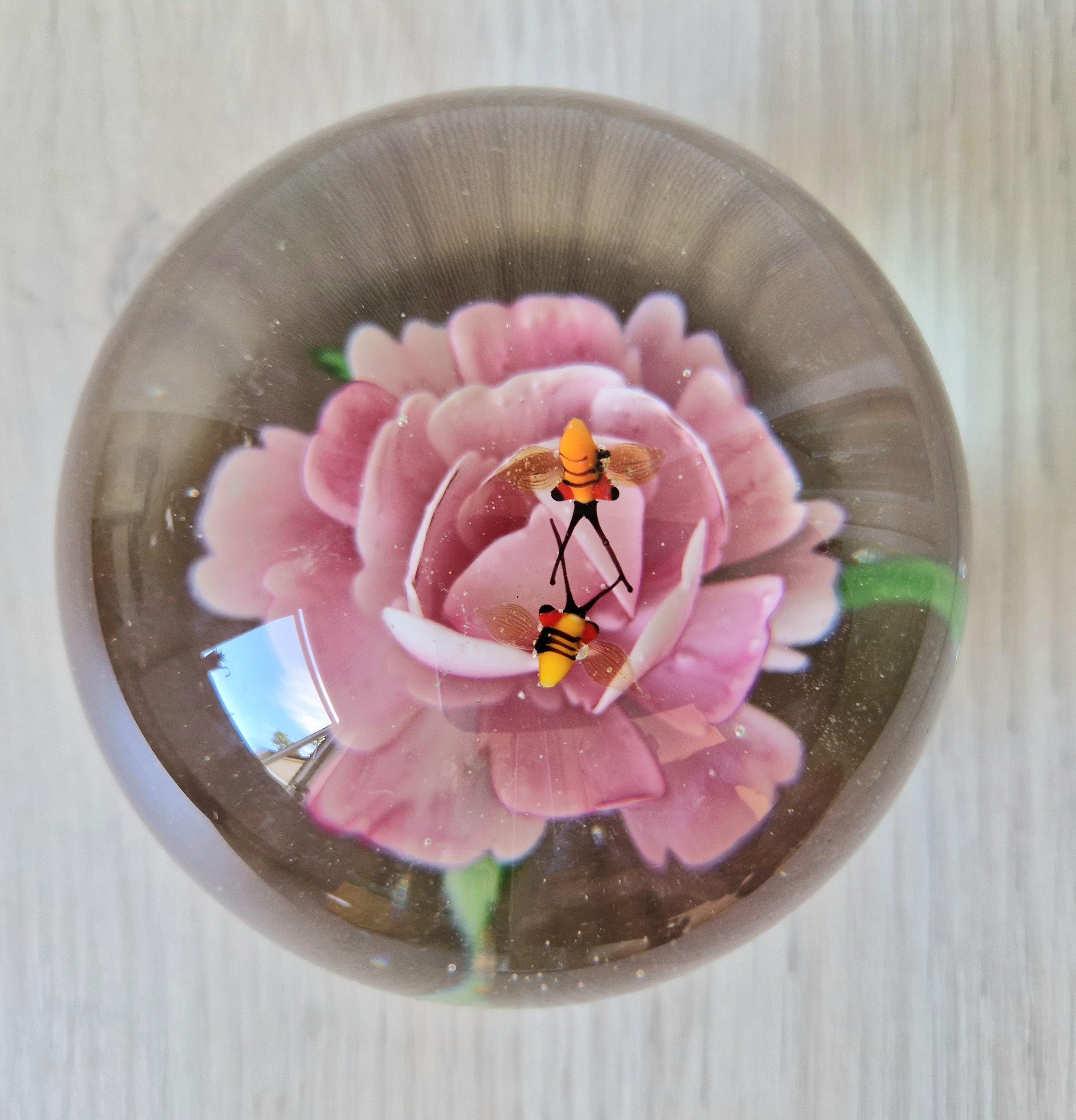 ヴィンテージ 大きなピンクの花と双子の虫のアートガラス球型ペーパー