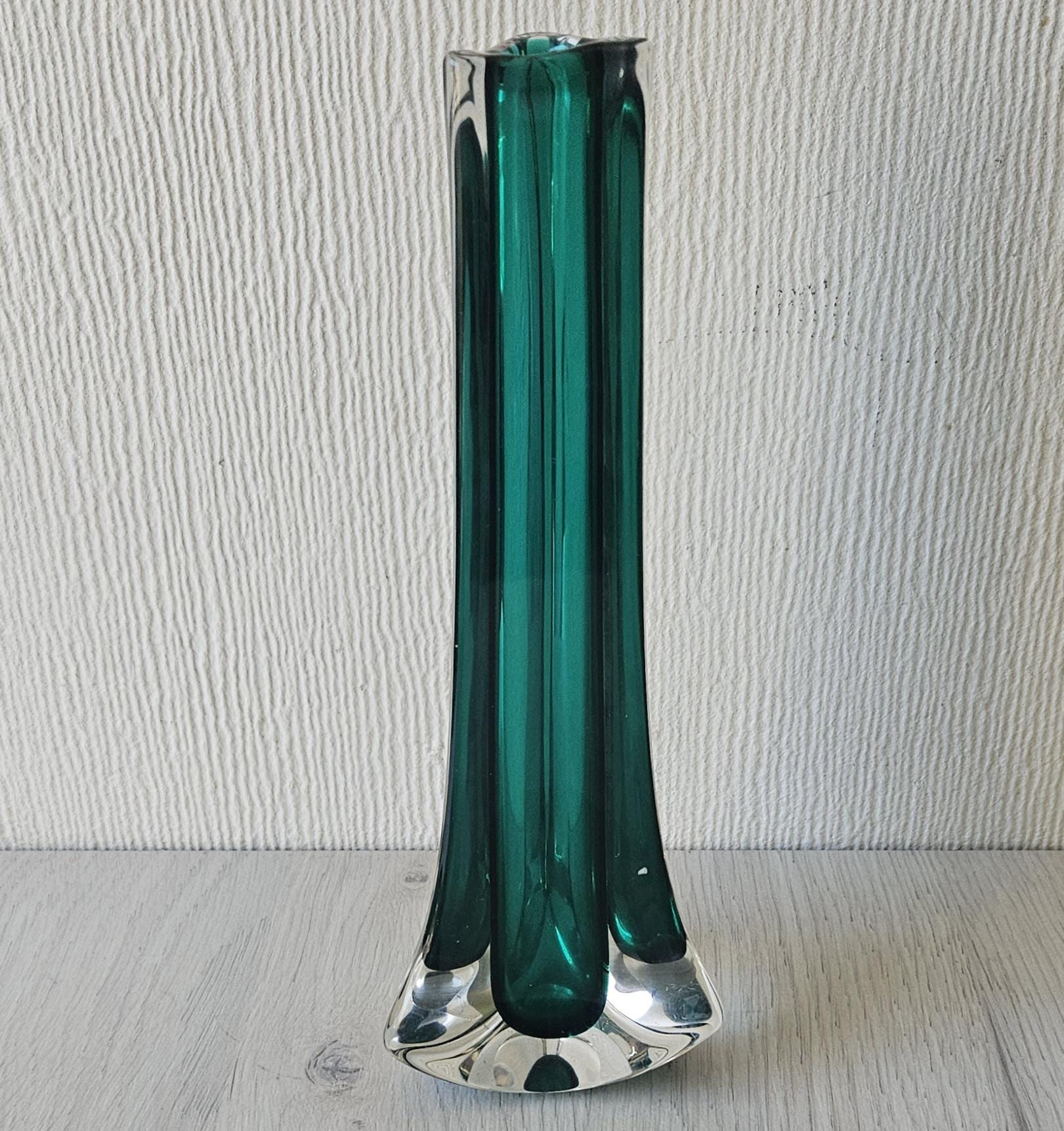 Whitefriars Geoffrey Baxter Green Art Glass Three Sided Vase 9.5