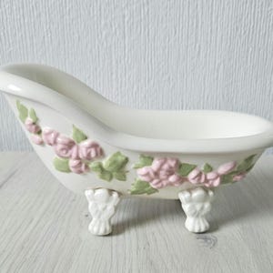 Vintage 1980s Large Bathtub Bath Ceramic Soap Dish on Feet Pretty Decorative Soap Dish