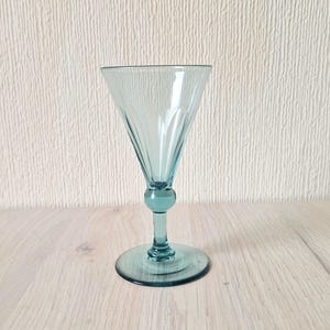 Fine 19th Century Georgian Pale Green Glass Plain Stem Round Knop Wine Glass C1830