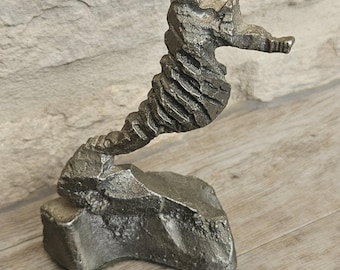 Small Metal Seahorse Sculpture Figure Ornament Vintage Coastal Nautical Decor Collectible 12.5cm Tall Gift