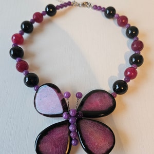 Butler and Wilson short butterfly statement necklace natural agate
