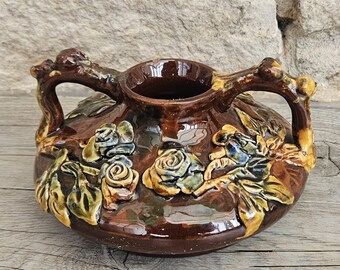 Vintage kleine ziemlich verzierte Vase englische Majolika Relief Blumen Made England