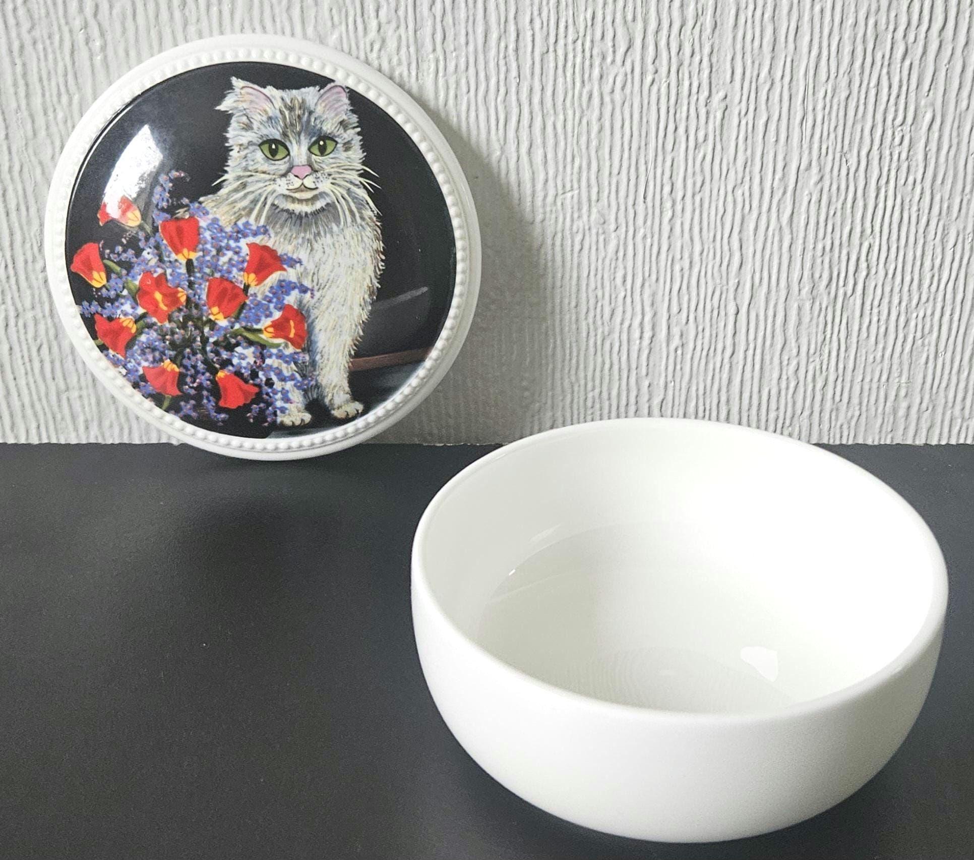 ヴィンテージ猫の小物入れ ふわふわのグレーの猫 赤い花 ビレロイ