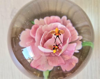 ヴィンテージ 大きなピンクの花と双子の虫のアートガラス球型ペーパー