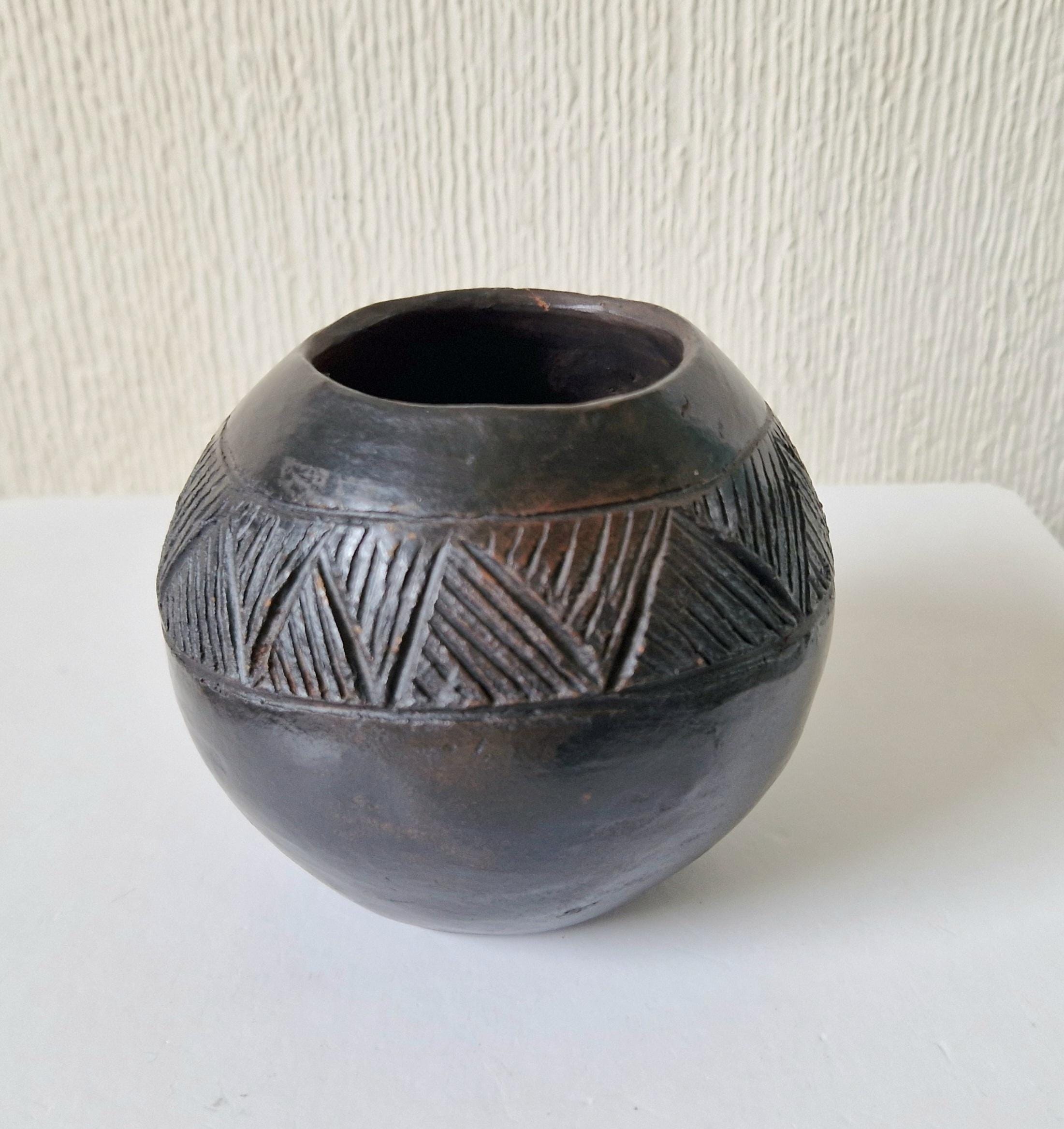 Antique Handmade Zulu South African Ukhamba Decorated Clay
