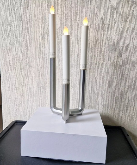 IKEA Kerzenständer Design Henrik Preutz Silberner Metallkandelaber + 3 künstliche Kerzen